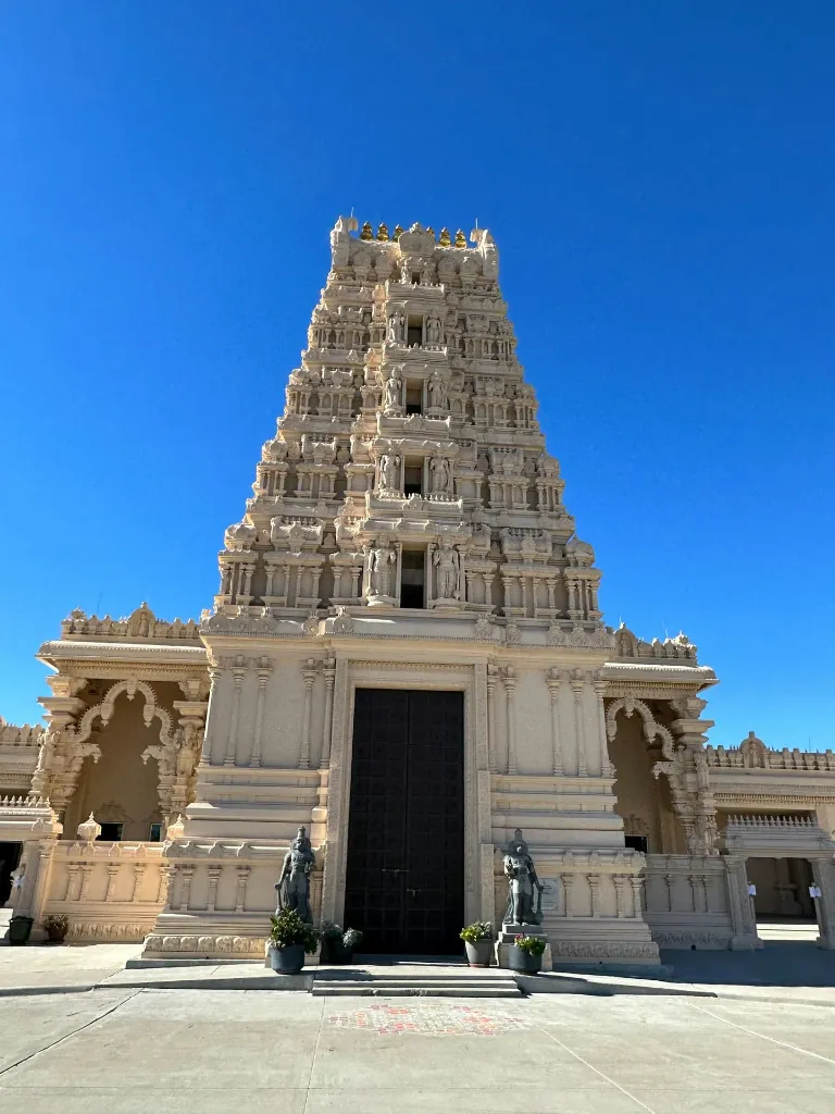 unsplash_YNJ6jCO8qA0_Pinnawala Elephant Orphanage.jpg.webp