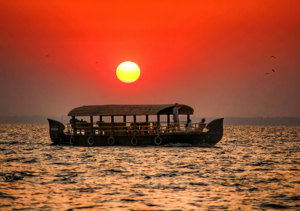 Kerala Tour Package 5 Nights 6 Days Munnar Thekkady Alleppey Kovalam